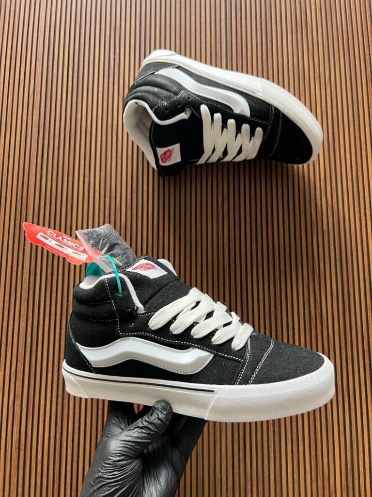 Off The Wall Mid Sneakers On Sale For Bo...